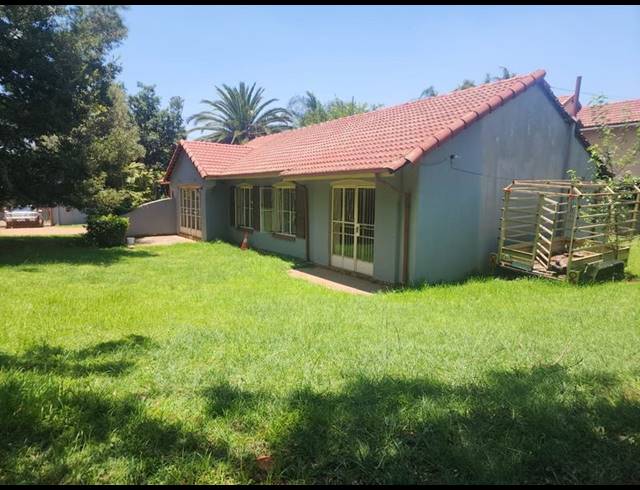 3 BEDROOM HOUSE FOR SALE IN KEMPTON PARK AH